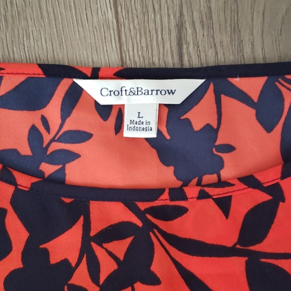 Floral pull over 3/4 sleeve blouse - Picture 2 of 3